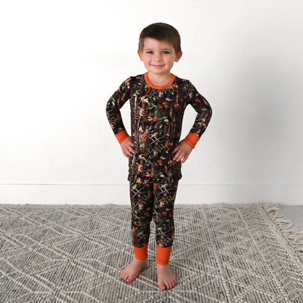 gigi and max hunter camo two piece no button bamboo outfit lounge Child in camo pajamas on gray rug