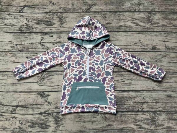 aier wholesale green camo half zip lightweight hoodie Children's camo hooded jacket on wooden background.